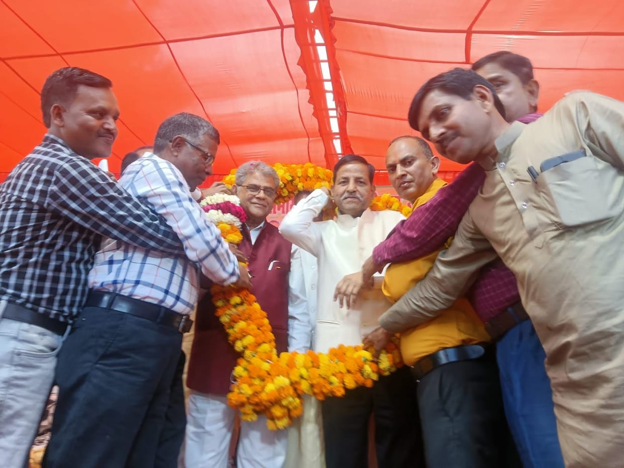 Song and music boom in Holi Milan ceremony