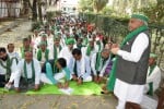 ाहजहांपुर  के पीडब्ल्यूडी भारतीय किसान यूनियन  की बैठक को संबोधित करते यूनियन के प्रदेशघ्यक्ष र