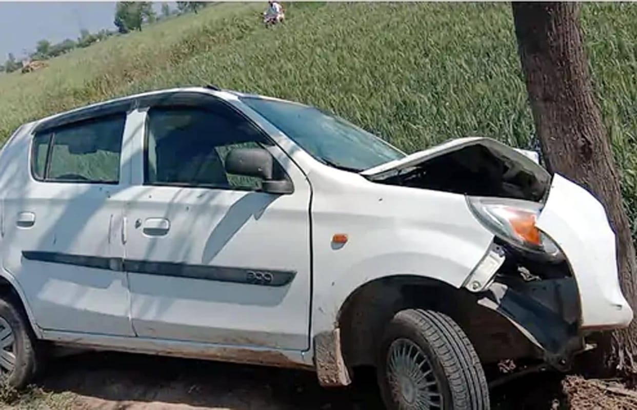 The car of the youths who came to the wedding procession from Meeran village collided with the tree, one killed and two injured