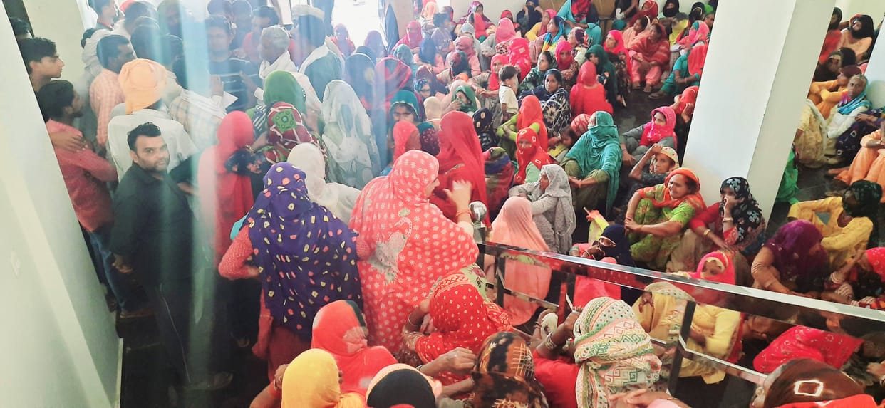 MNREGA workers expressed anger over online attendance, surrounded BDPO office