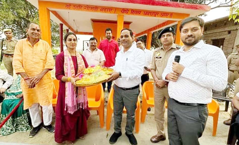 Officers participated in Water Woman's Gomti Padyatra