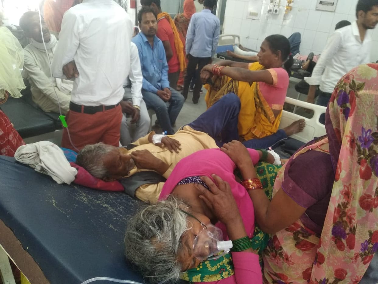 Treatment of two patients on one bed in trauma center