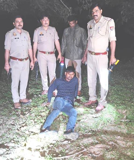 Encounter in Parikshitgarh, three cattle smugglers arrested