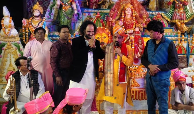 Devotional atmosphere created by hymns in Mata Ki Chowki