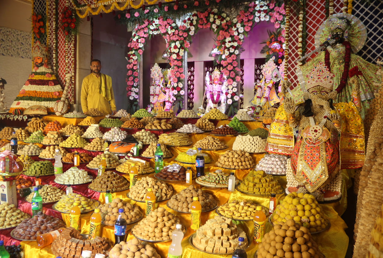 Praise of Balaji by offering Bhog-Prasad
