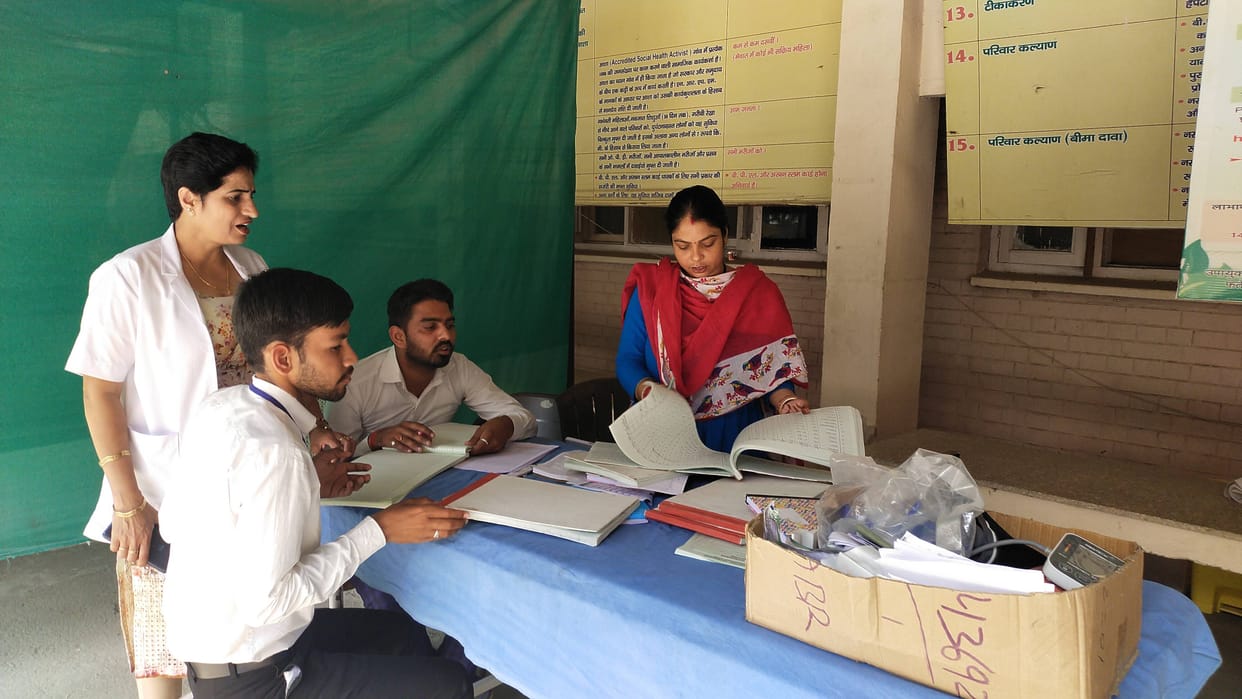 Handing over the register to the staff of the Nirogi Haryana camp, the name of the flu corner was given, no doctor or additional staff, not even one was investigated
