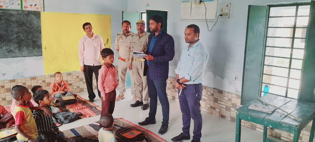 class eight students could not read hindi book