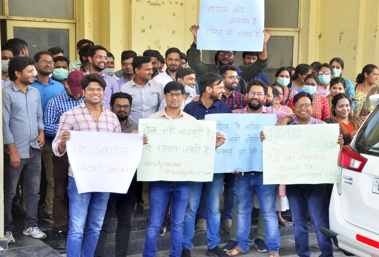 115 doctors went on strike due to non-payment of salary, patients went astray