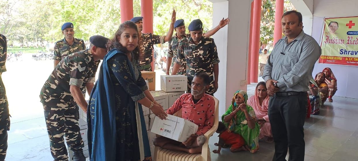 Disabled and widows received gifts in Holi Milan of Red Cross