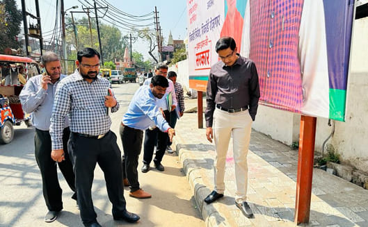 Divisional Commissioner angry over the poor quality of the pavement