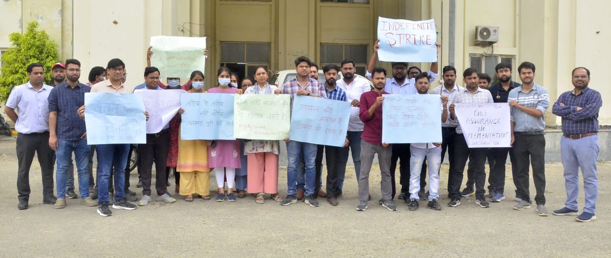 Doctors are adamant, strike will end only after getting salary, patients keep wandering