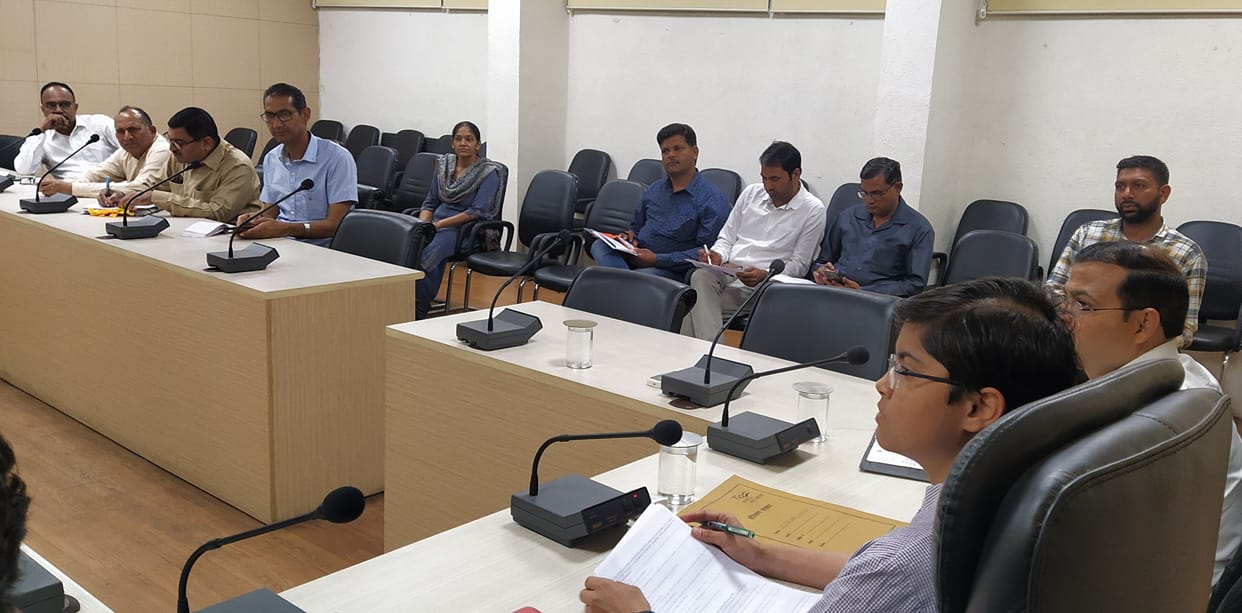 Officers should send tankers where there is no supply from the water house: Deputy Commissioner