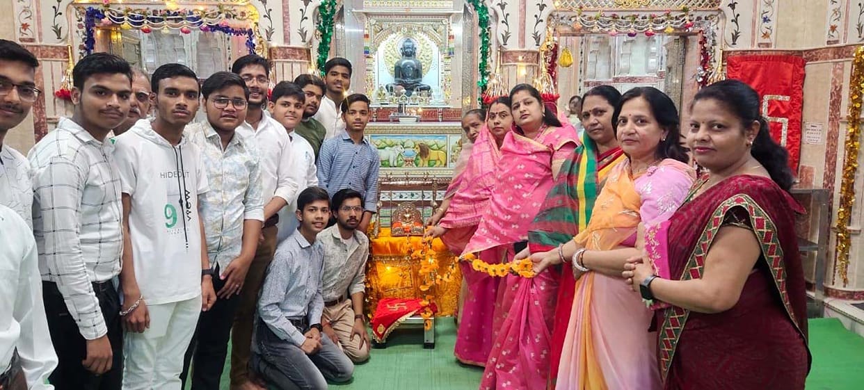 Devotees dance in the birth welfare festival of first Tirthankar Adinath Bhagwan