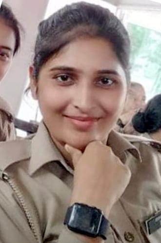 Female constable Nishu was cremated, she died in a road accident