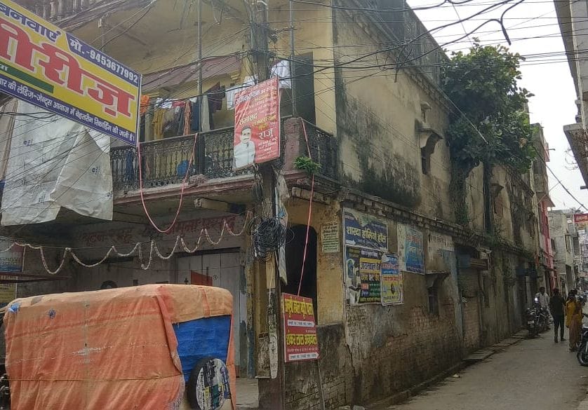 Increasing number of dilapidated buildings in the city
