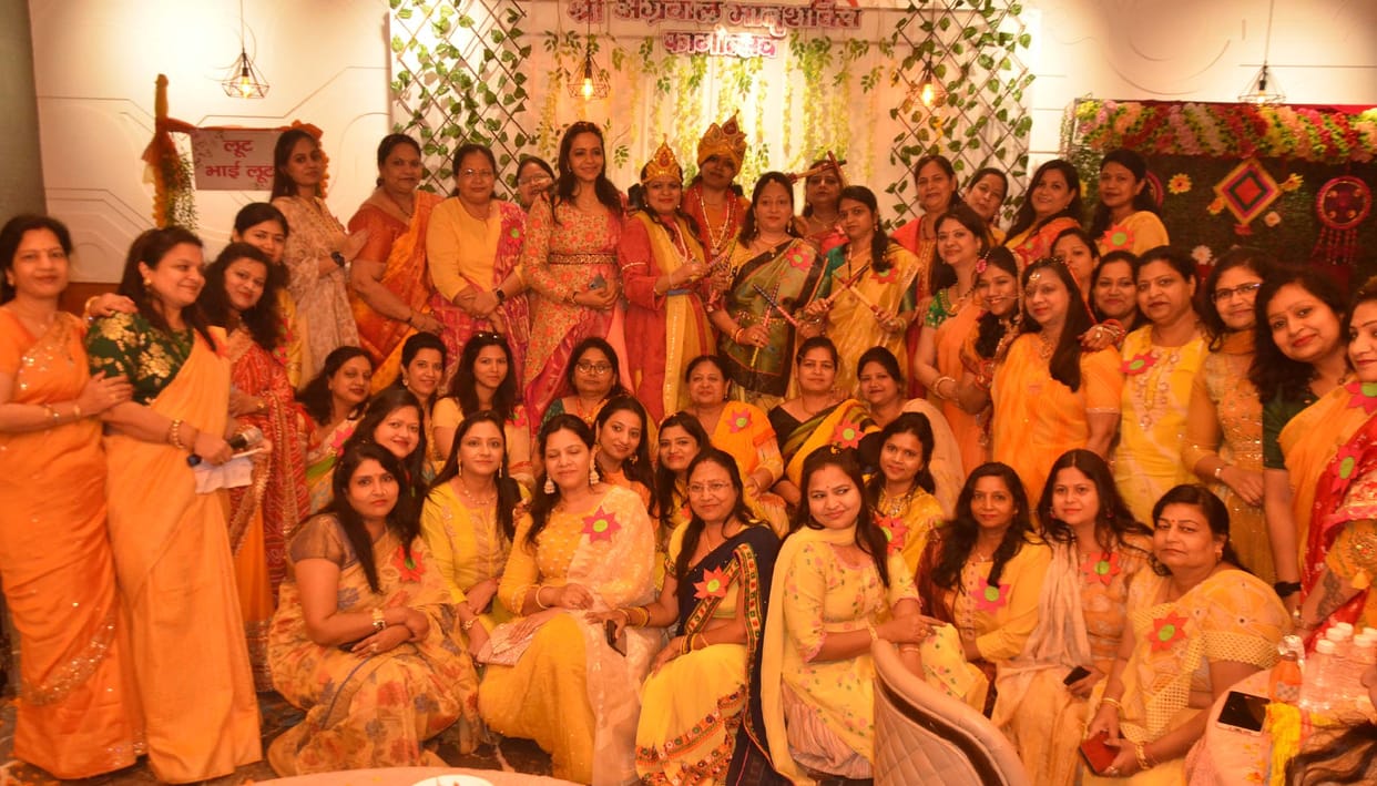 Holi of flowers played with the form of Radha-Krishna