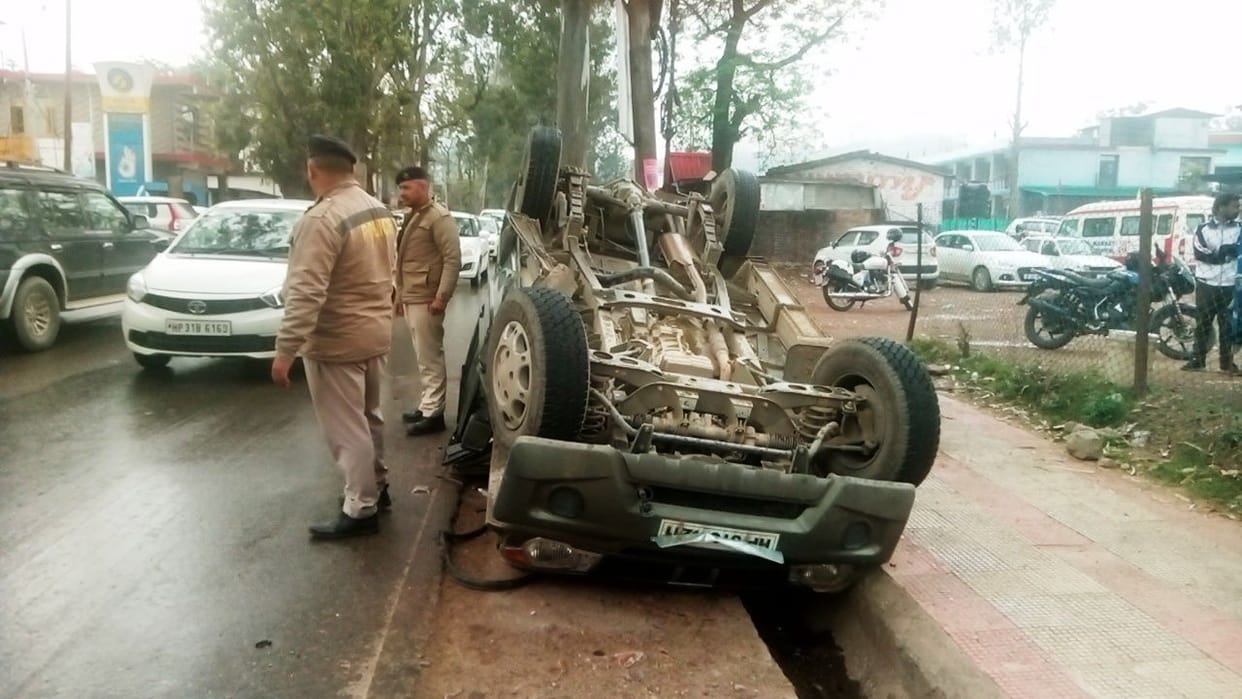One killed, four injured in two road accidents in Sundernagar
