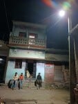 निचलौल के जय श्री में लाईट के आने पर उजाले में बैठे लोग ।संवाद