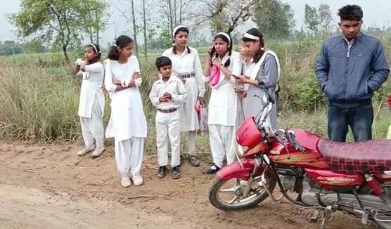 School bus overturned at Gangnahar, 12 children injured
