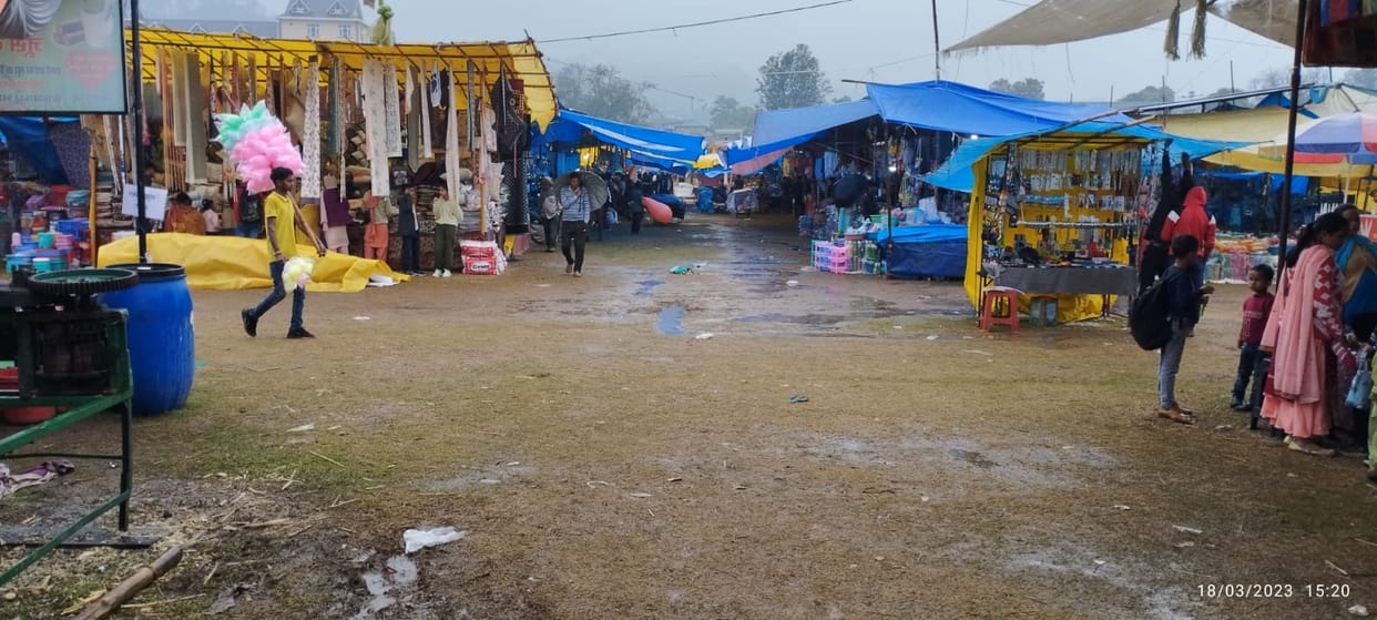 Traders disappointed due to slow business in Sujanpur Holi fair