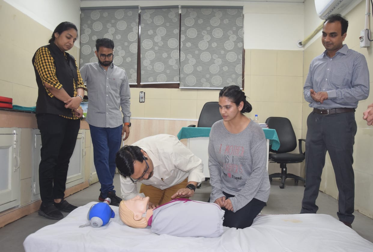 Dental college students learned life saving skills