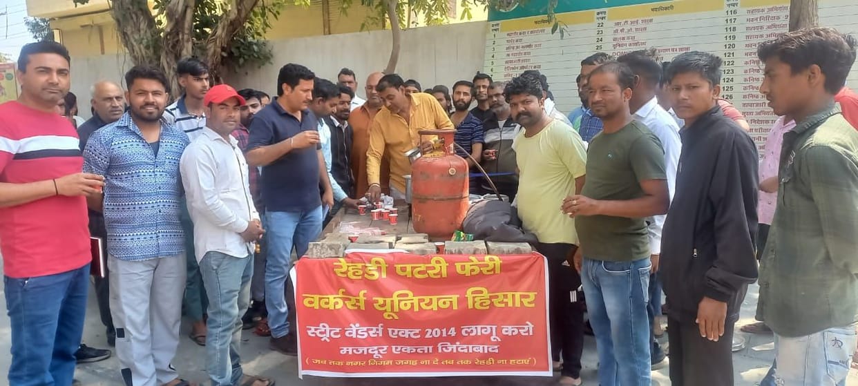 Street vendor removed from PLA demonstrated in Municipal Corporation office, made and fed tea on street vendors