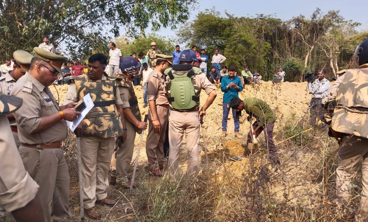 5.12 crore property of three liquor mafia attached