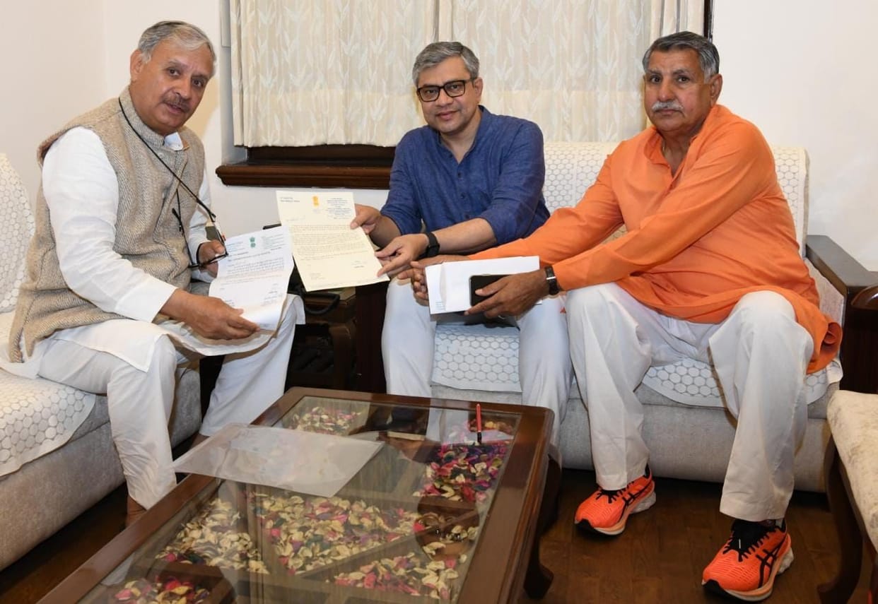 demand for stoppage of vande bharat train at rewari and gurugram union minister rao inderjit singh met railway minister