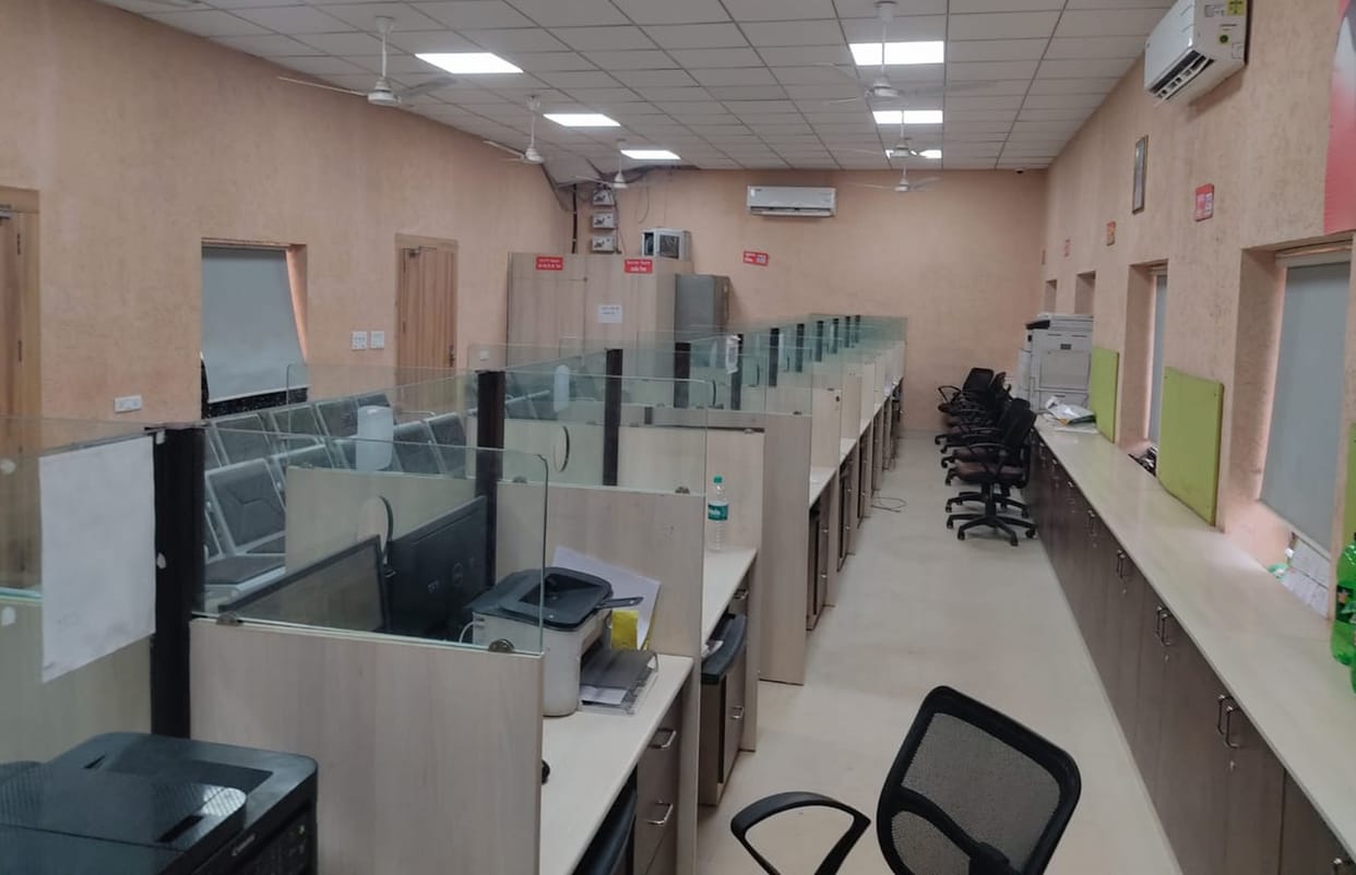 Due to the strike of the employees, the work in Saral Kendra came to a standstill.