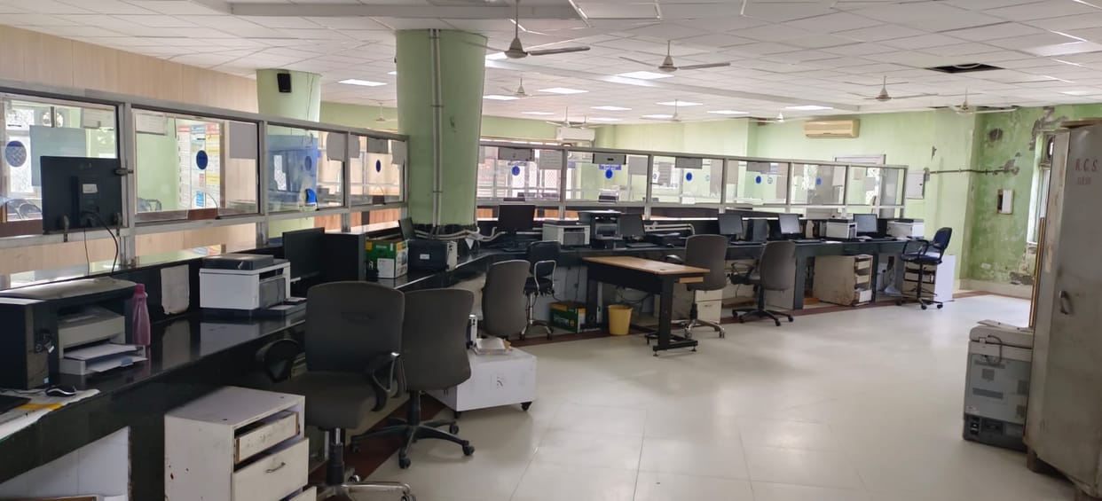 Demand for regularization: Contracted computer operators did mass leave, more than 20 services stalled in Saral Kendra