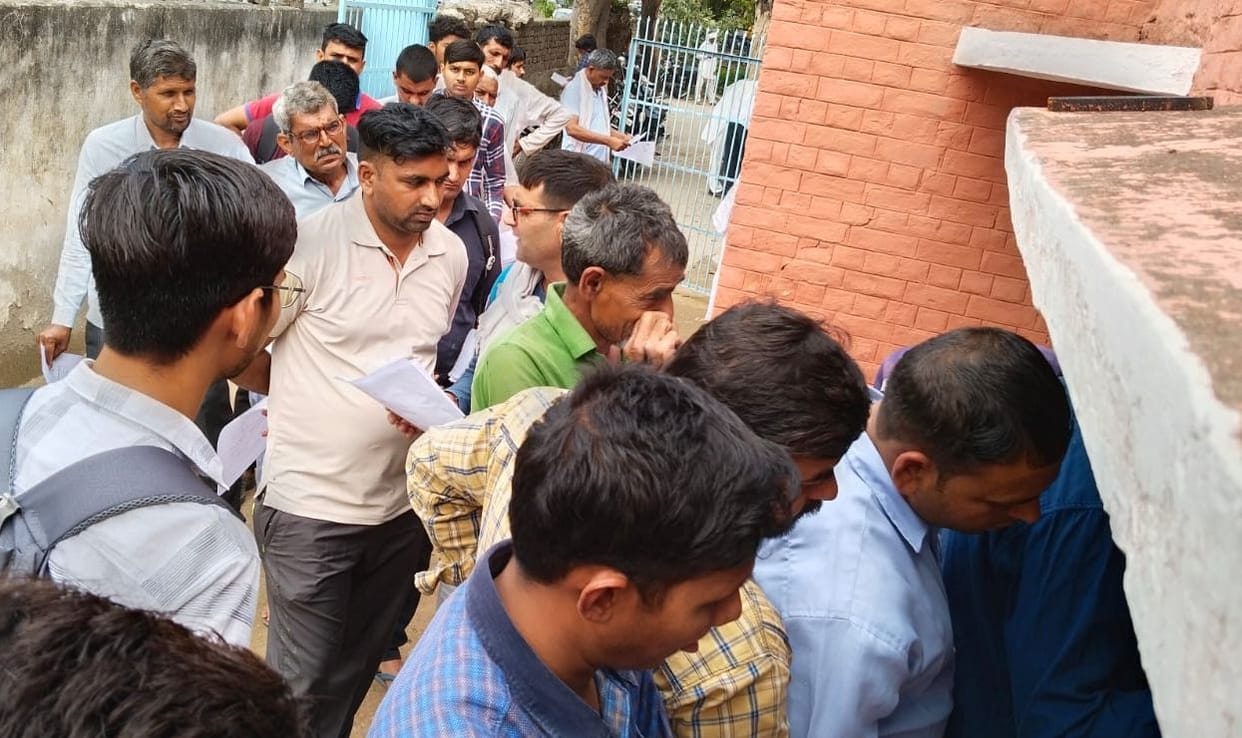 farmers queuing up to apply government will give compensation even if they do not get insurance