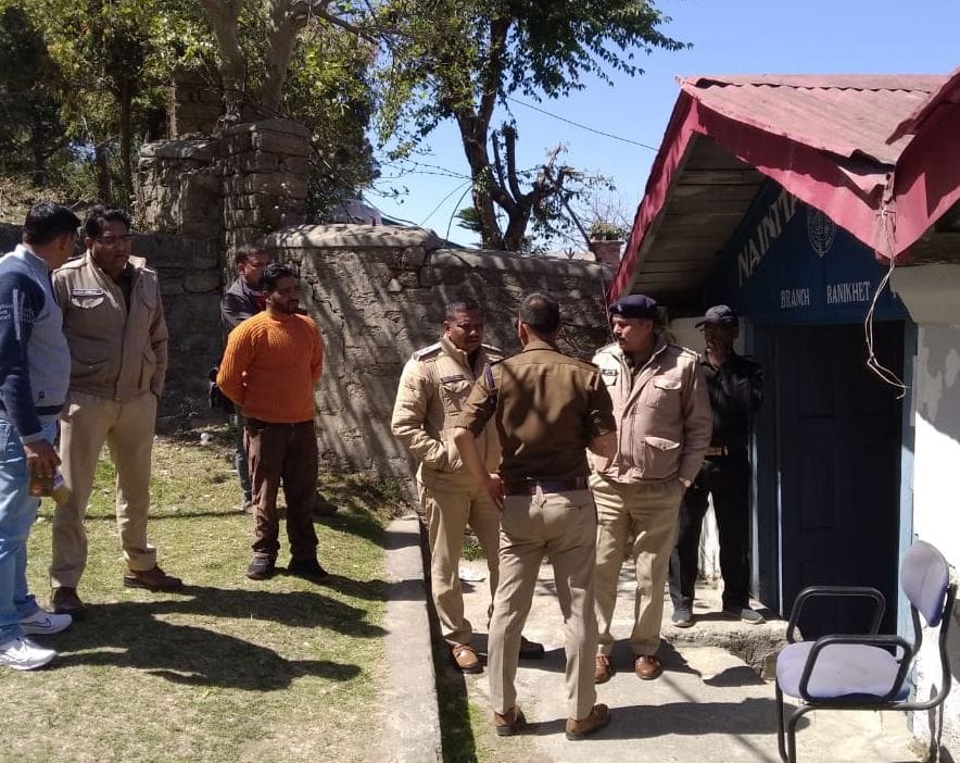 Thieves attack Nainital Bank branch in Ranikhet, cut eight locks