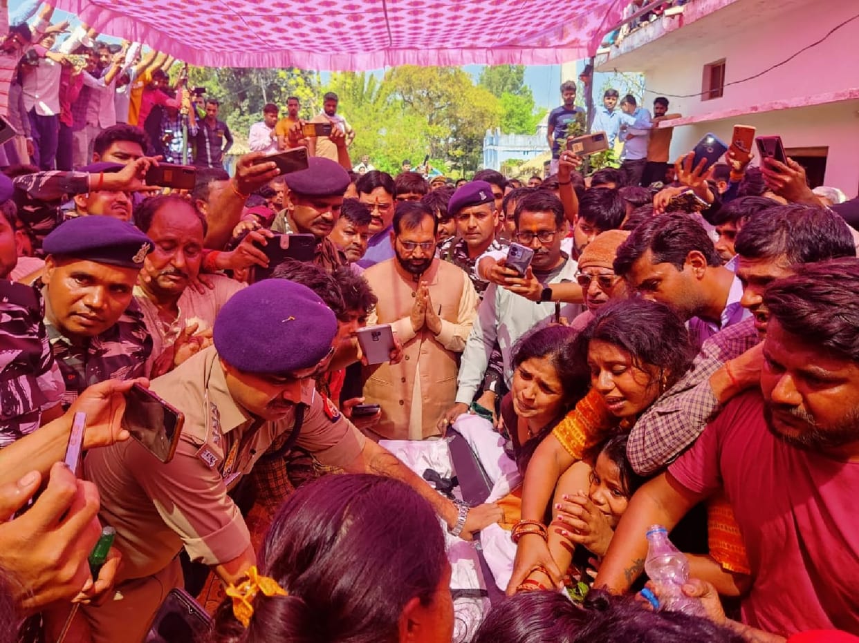 CRPF jawan came wrapped in tricolor, thousands of eyes became moist