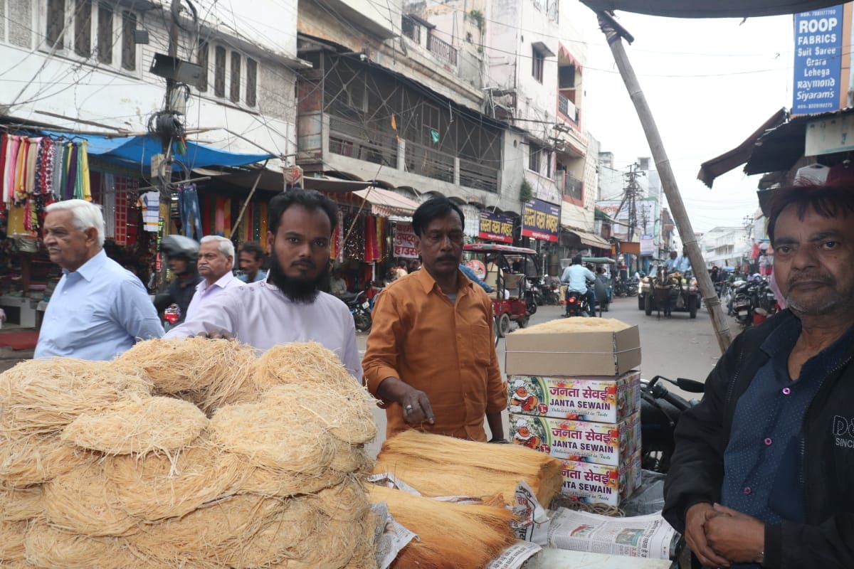 Whole day shopping for Ramzan, disappointment due to non sighting of moon