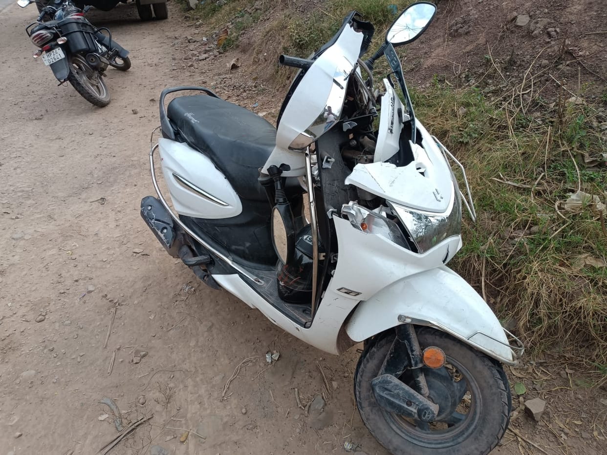 Scooty rider injured in truck-scooty collision in Swarghat
