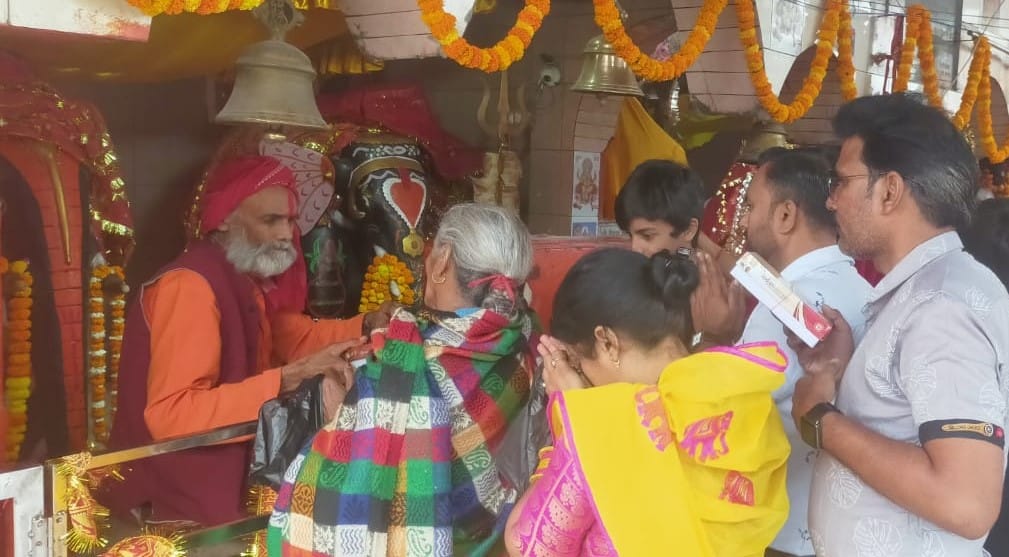 Devotees worshiped mother Brahmacharini