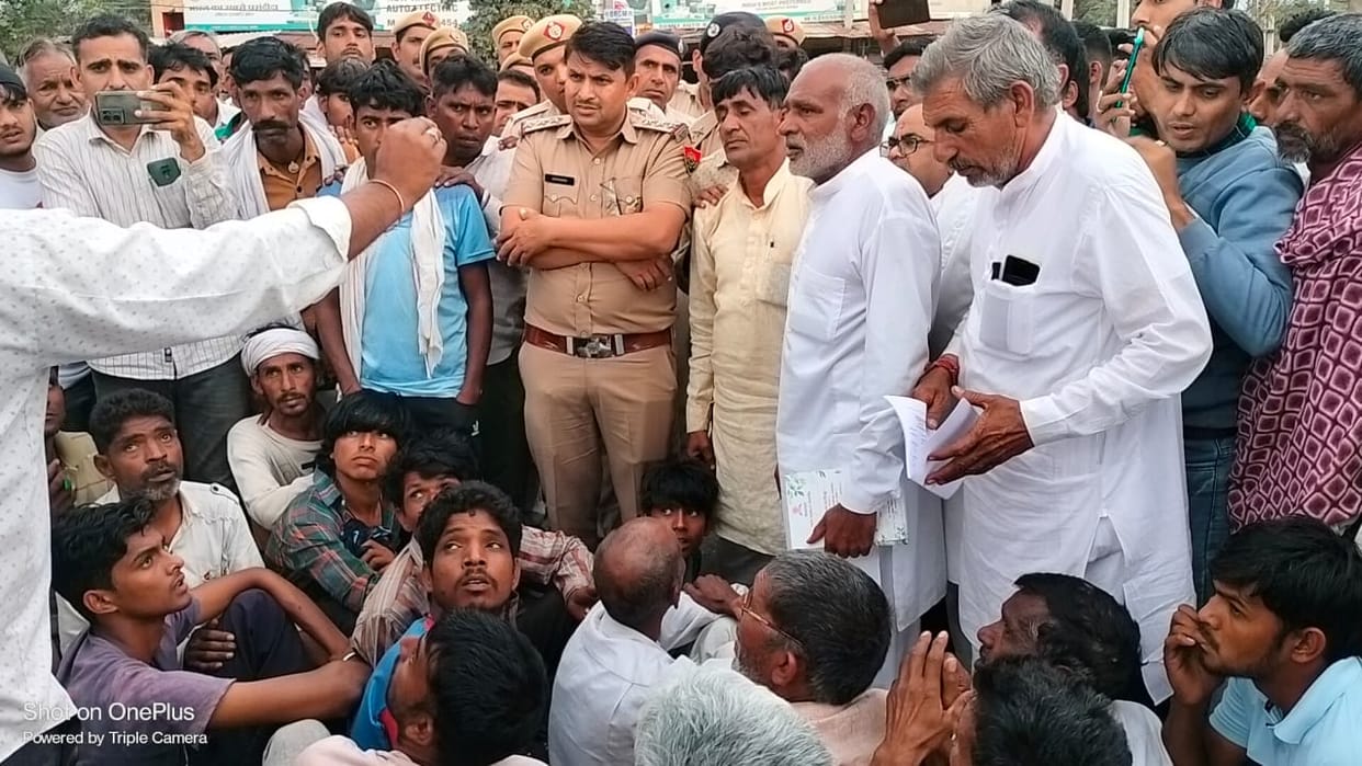 Keeping the dead body on the road, the villagers blocked the Dhigavamandi-Manfra road
