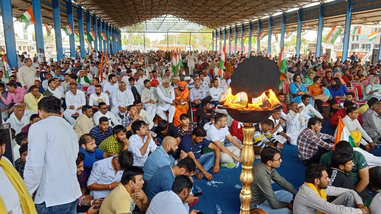 People arrived with two spoons of ghee in honor of the martyrs