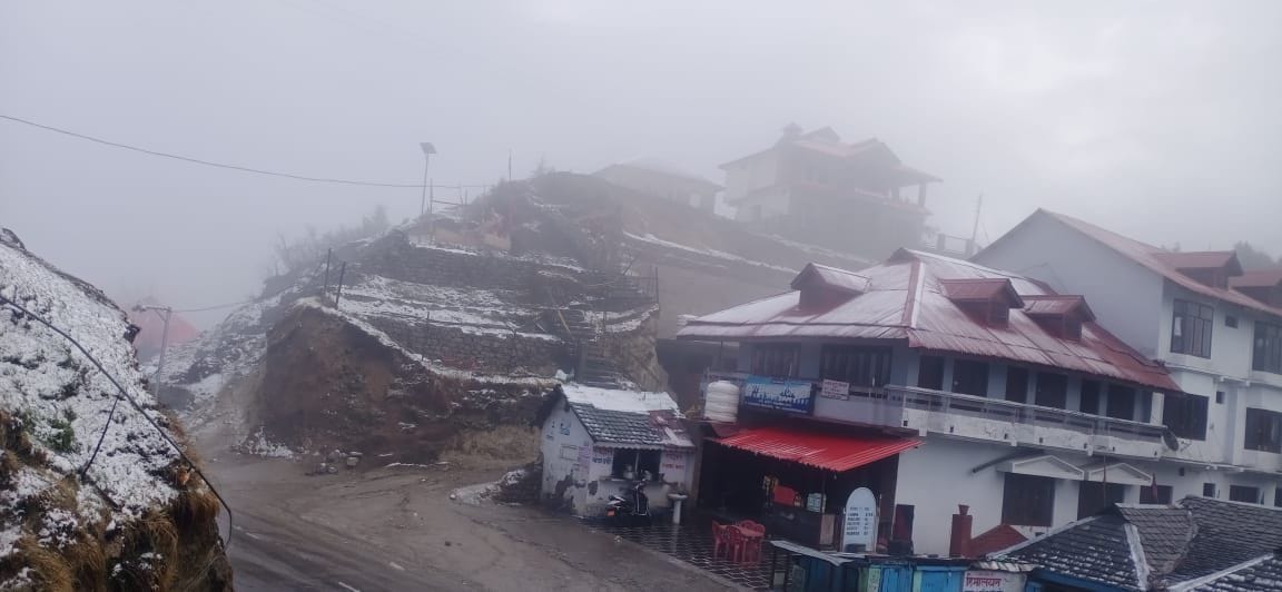 Traffic stalled on three roads of the district, no water in a dozen villages