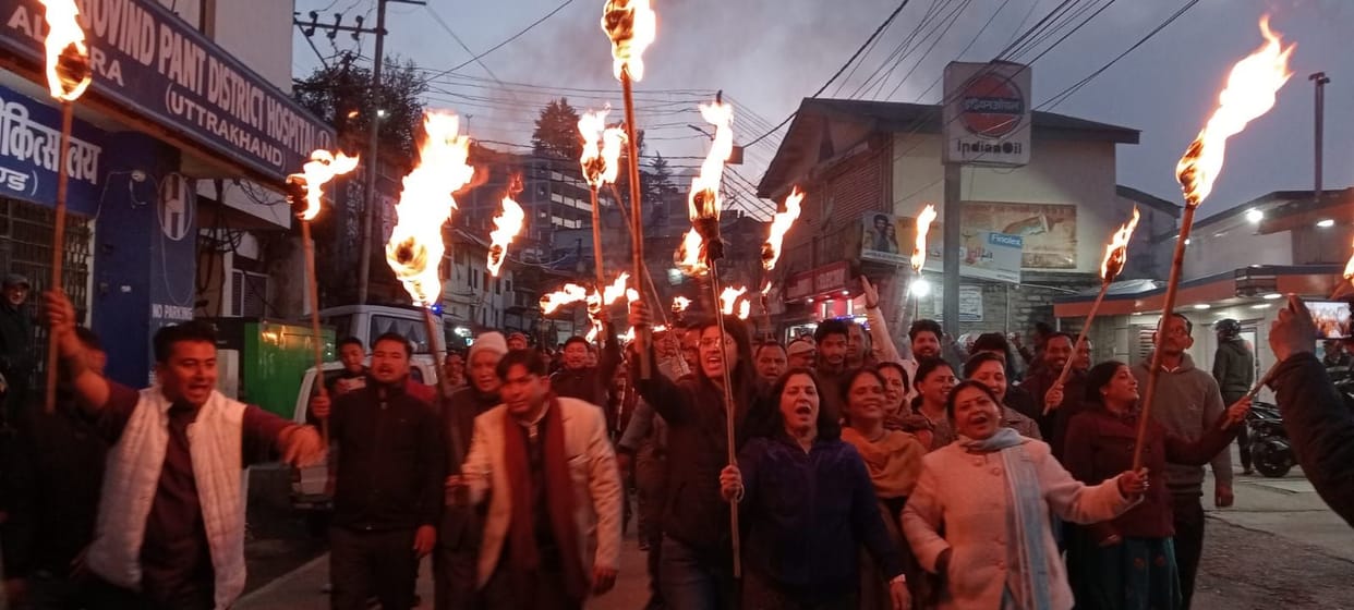 Effigy burnt in protest against cancellation of Rahul Gandhi's membership