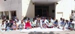कांग्रेस भवन में सत्याग्रह आंदोलन पर बैठे कांग्रेसी