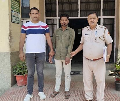 Jhajjar-Bahadurgarh News: पत्नी की हत्या करने का आरोपी पति गिरफ्तार -फोटो 5 : पत्नी का हत्यारोपी वीर सिंह पुलिस गिरफ्त में।