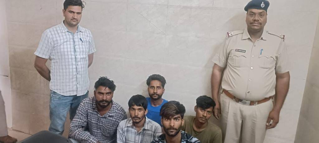 Five henchmen of wire thief gang arrested from tubewell