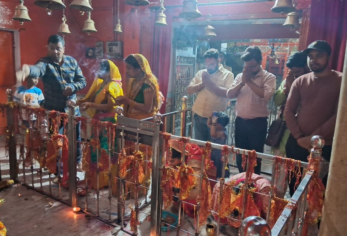 Devotees worshiped Maa Skandamata