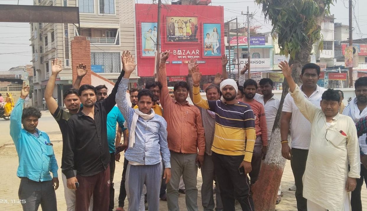 Vegetable vendors demonstrated in Kotwali