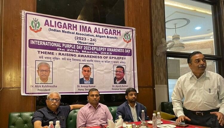 Aligarh News: मोबाइल के अत्यधिक इस्तेमाल से मिर्गी का खतरा, जरूरत पर ही करें उपयोग