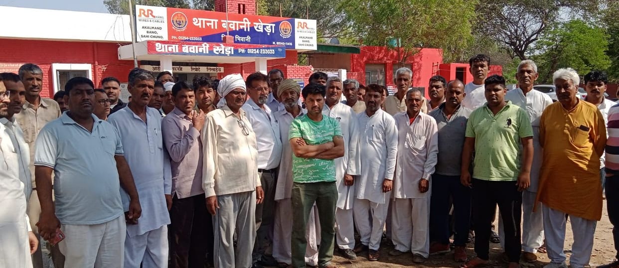 Residents of the town reached the police station demanding action on theft incidents