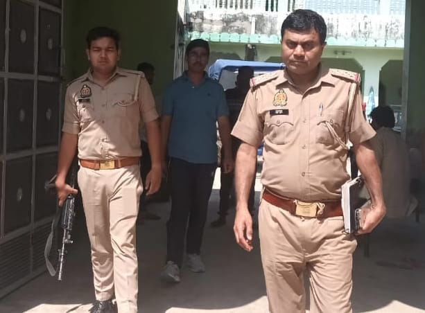The family kept sleeping, thieves stole cash and jewellry worth lakhs