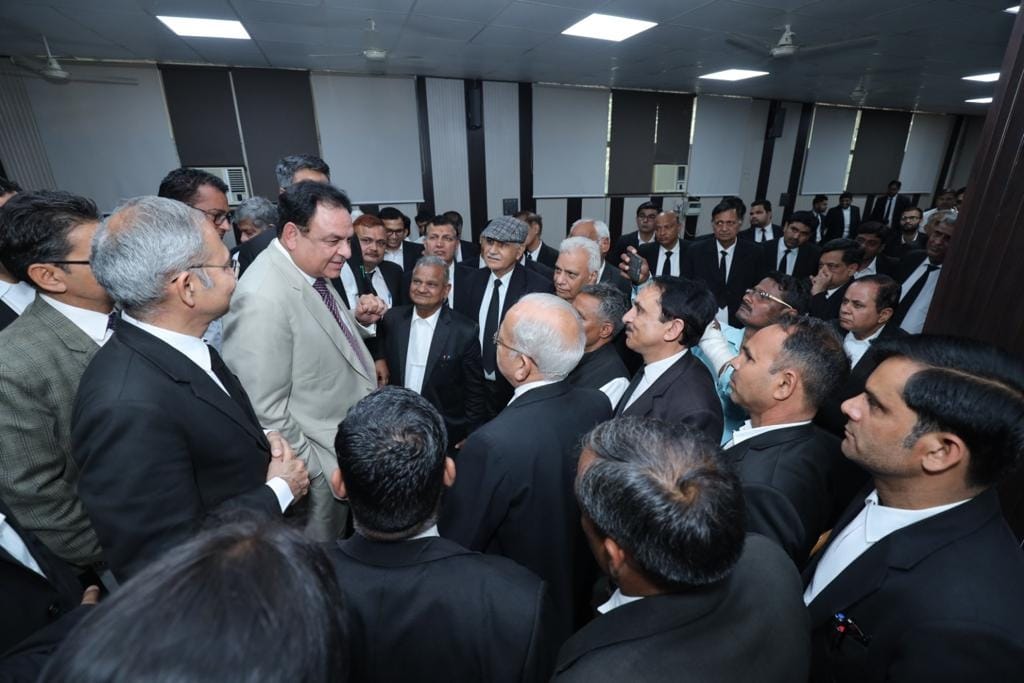 justice manoj said advocates should cooperate in settling pending cases