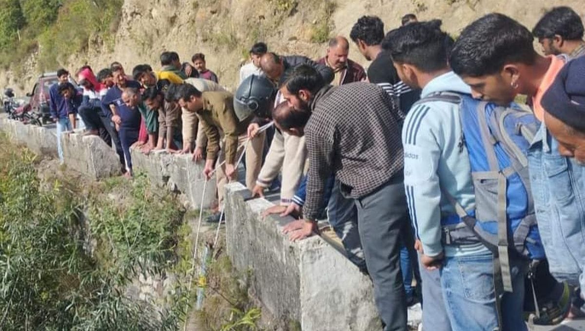Unknown dead body found in ditch near Kali Mata temple